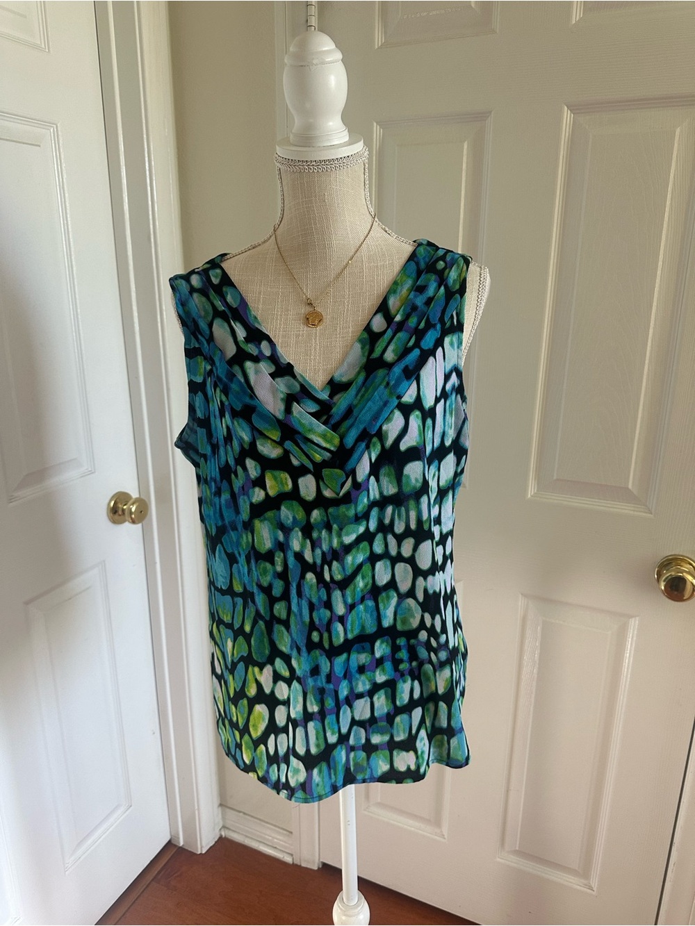 Worthington Teal Navy Green Printed Sleeveless V-Neck Blouse